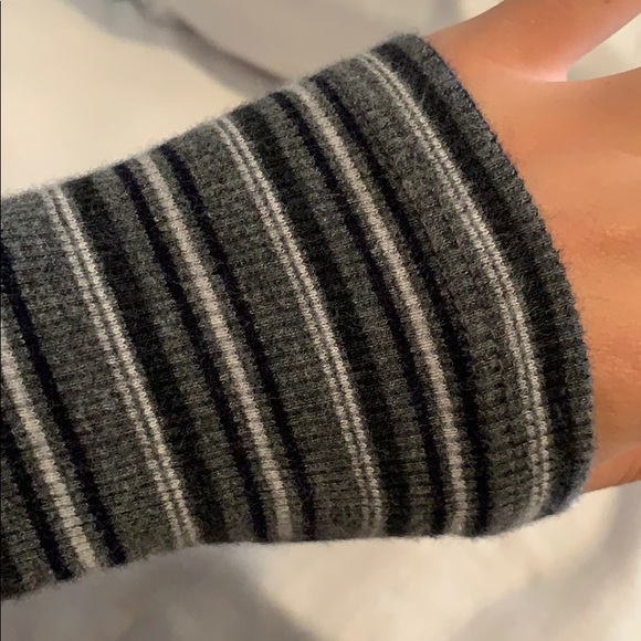 brandy Melville turtleneck - Picture 3 of 4